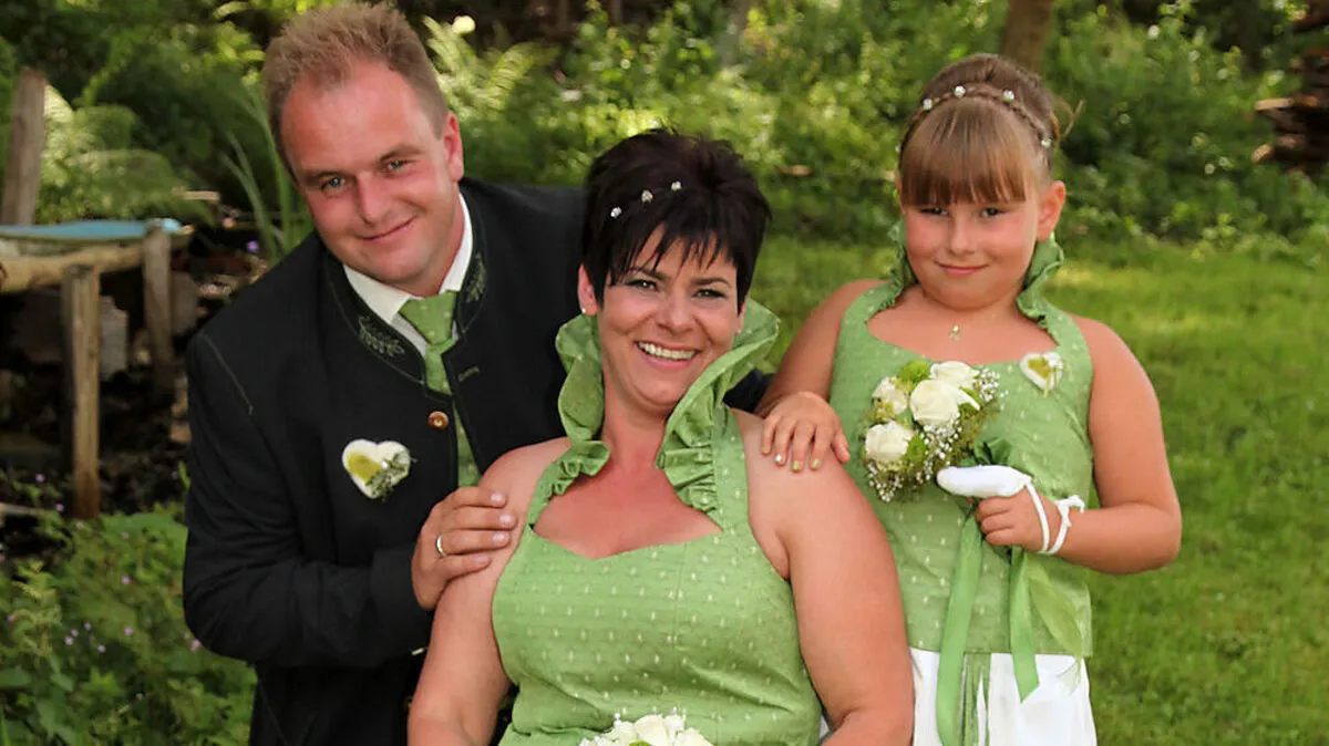 Das Hochzeitspaar mit Tochter Johanna (7)