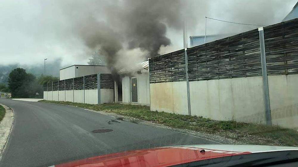 In einem Industriegebiet im Bezirk Völkermarkt brannte ein Transfortmator. Drei Feuerwehren rückten aus