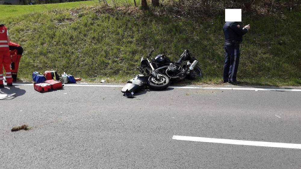 Der Motorradfahrer wurde bei der Kollision verletzt und ins LKH Graz geflogen