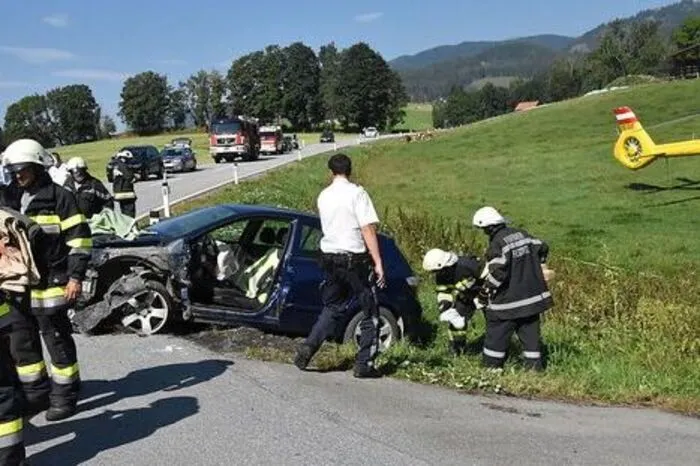 Im Bezirk Murau ereignete sich ein schwerer Verkehrsunfall. Zwei Fahrzeuge kollidierten auf der L 512.
