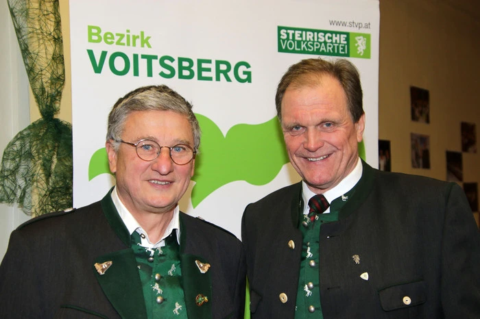 Bürgermeister Erwin Dirnberger (rechts) und sein Vize Peter Kohlbacher freuten sich über die vielen Besucher.