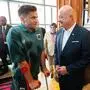 Christian Stocker mit dem verletzten Christoph Baumgartner