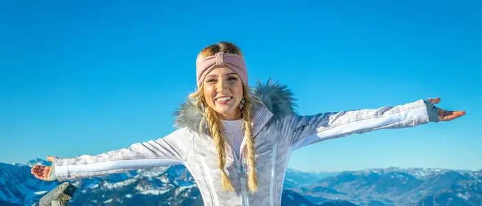 Melissa Naschenweng war schon mehrfach selbst als Gast in der Show „Zauberhafte Weihnacht im Land der ‚Stillen Nacht‘“, heuer soll sie die Sendung erstmals selbst moderieren