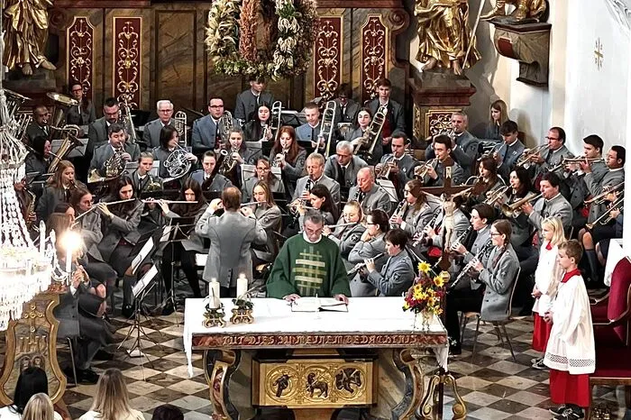 03. Oktober 2021: Der Musikverein musiziert in der  Stadtpfarrkirche Fehring zu Gedenken an Fritz Karner