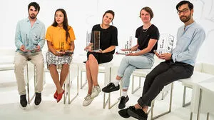 So sehen Gewinner aus: Leander Fischer, Ronya Othmann, Birgit Birnbacher, Julia Jost, Yannic Han Biao Federer 