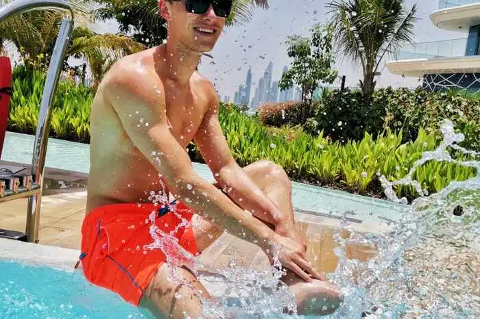 Mattersburg-Goalie Tino Casali ließ es sich am Pool in Dubai gut gehen.