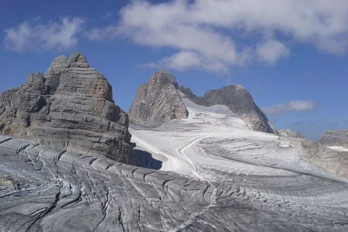 Ebenfalls eine Bestandsaufnahme des Dachstein-Gletschers aus dem Sommer 2015.