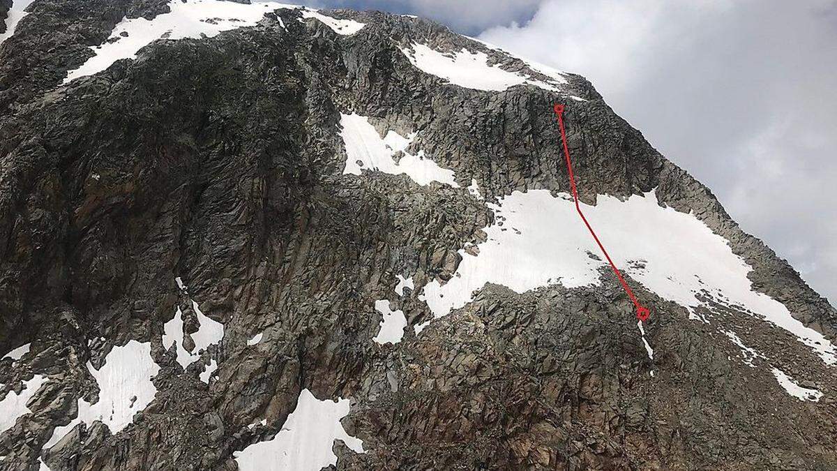 Beim Versuch ein Schneefeld zu umgehen, stürzte am Samstag in der Schobergruppe eine Alpinistin in den Tod