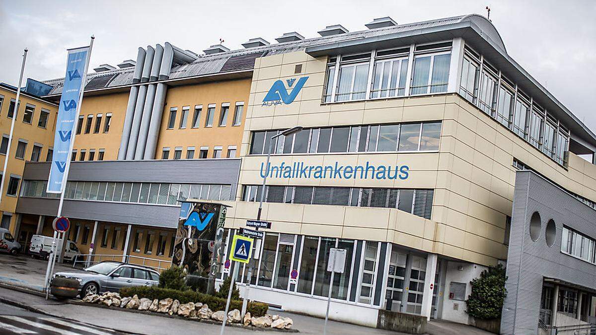 Der 67-Jährige wird im UKH versorgt 