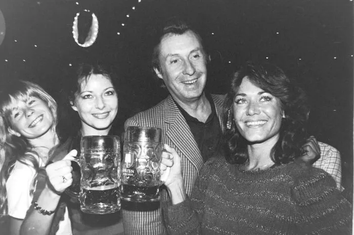 Davor gab sich der Schauspieler und Musiker geselliger. Das Bild zeigt ihn am Oktoberfest 1981.