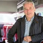 Hermann Retter, Geschäftsführer der Retter GmbH, in einem seiner Busse 
