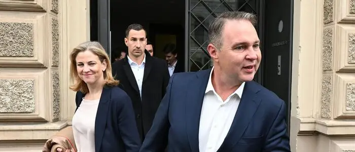 Beate Meinl-Reisinger und Andreas Babler anlässlich eines Sondierungsgesprächs in Wien