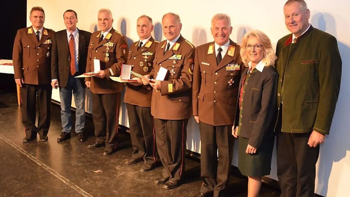 Beim Bereichsfeuerwehrtag wurden auch zahlreiche Ehrungen durchgeführt