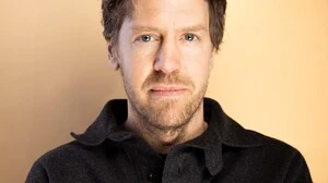 Sebastian Vettel: „Die Kritik ist ernst zu nehmen. Gerade weil ich ein Fan der Formel 1 bin, äußere ich mich dazu auch so oft. Mir geht es nicht darum, den Sport gegen jede Kritik zu verteidigen. Im Gegenteil: Ich möchte nicht, dass er zum Auslaufmodell wird. Ich möchte, dass er sich weiterentwickelt, Verantwortung übernimmt und trotzdem seine Faszination behält. 