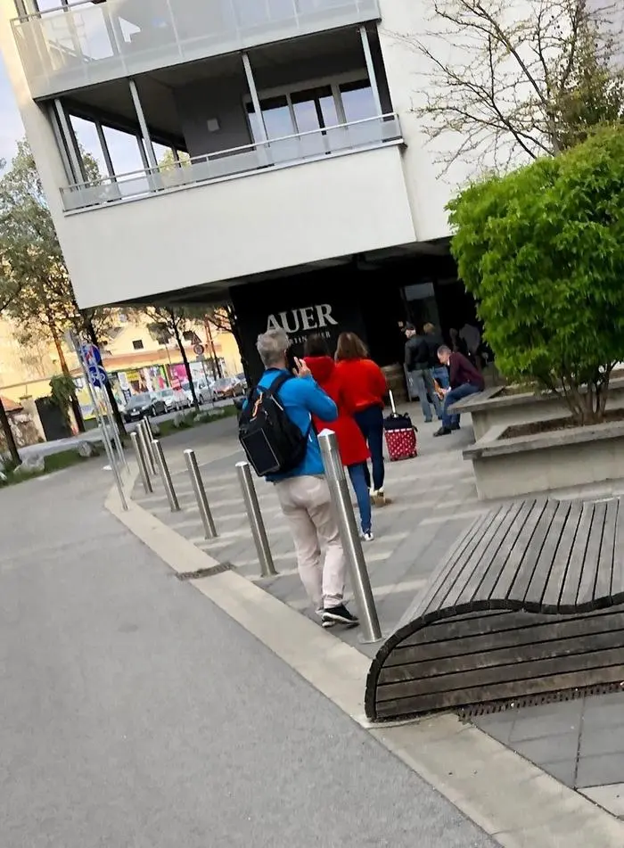 Kollege Urlich Dunst wartet