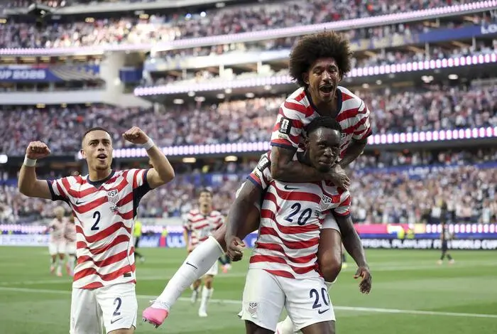 Das Bild zeigt den Torschützen der USA, Folarin Balogun