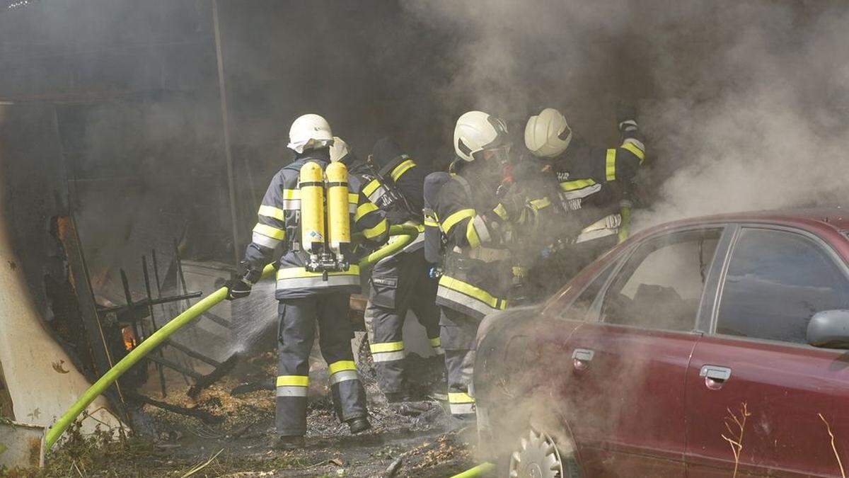 53 Feuerwehrkameraden standen bei dem Brand im Einsatz