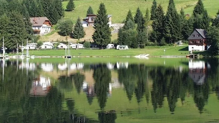 Der Packer Stausee ist nur eines von mehreren touristischen Angboten der Rucksackdörfer