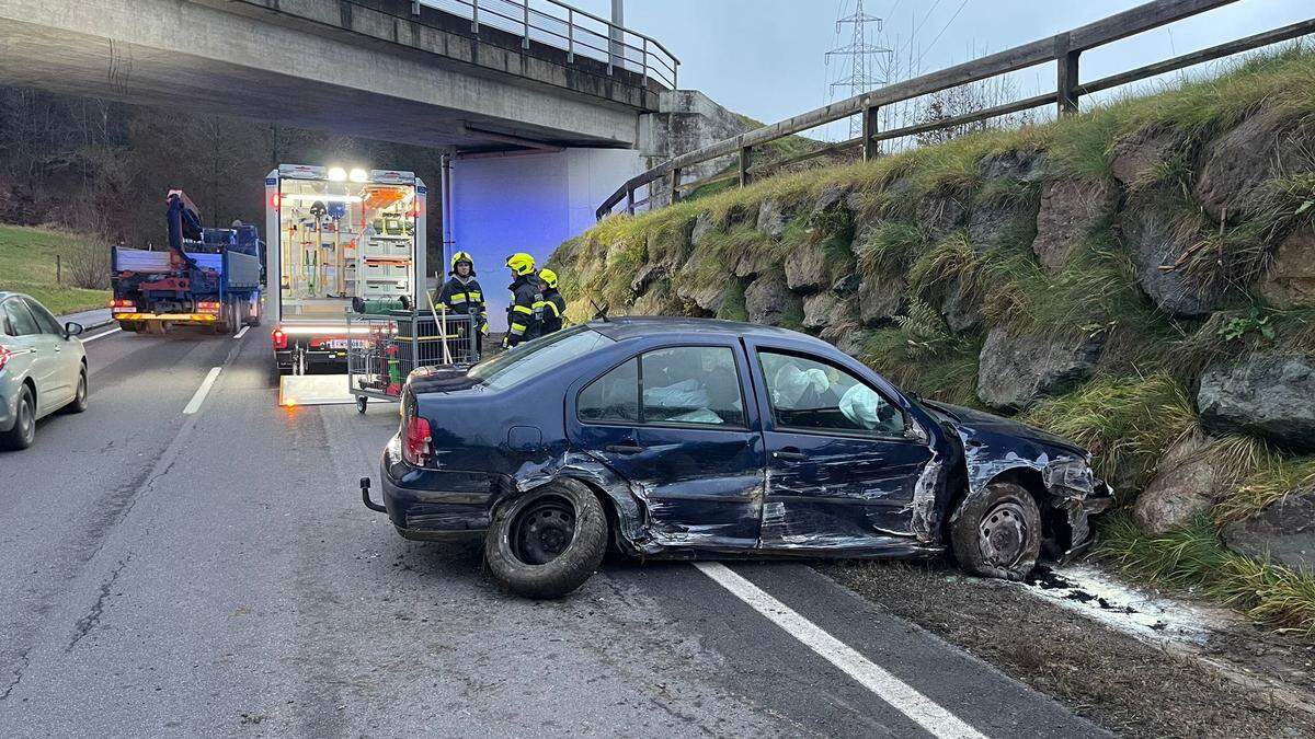 Am Pkw entstand Totalschaden