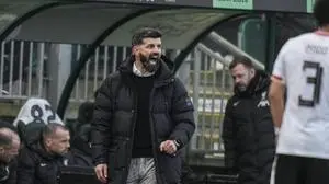 Plymouth Argyle's head coach Miron Muslic shouts during the English FA Cup fourth round soccer match between Plymouth Argyle and Liverpool at Home Park stadium in Plymouth, England, Sunday, Feb. 9, 2025. (AP Photo/Alastair Grant)