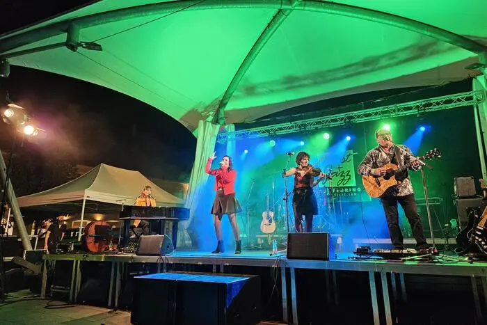 Ebenso viele besuchten die Hauptveranstaltungen von Most und Jazz von Donnerstag bis Sonntag. Im Bild: Schick Sisters und Opus Band