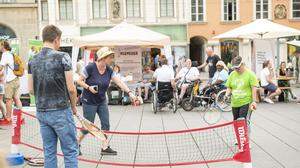 Tennis spielen, ohne zu sehen? Geht!