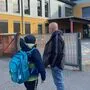 Vor dem Schulgebäude findet am Dienstag eine Demo für den Schüler statt