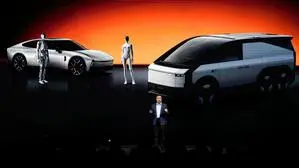 He Xiaopeng, CEO von Xpeng, inmitten neuer Autos und Roboter: „Wir sind eine Technologiefirma, die auch Autos baut. Aber wir sind kein Autohersteller, der auch KI macht.“