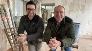 David und Johann Trummer vom „Bauernstadl“ behalten den Umbau des „Savaro“ zu einem Stadtheurigen genau im Blick