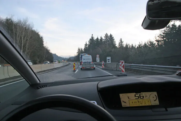 Die 60er-Beschränkungen werden in Bereichen ohne Gegenverkehr mit Tempo 80 unterbrochen