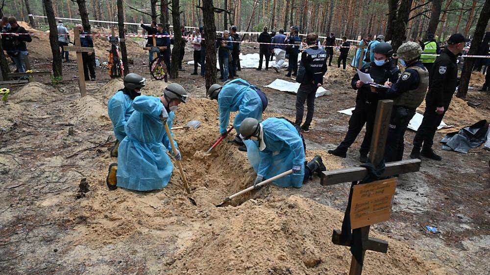 In der ostukrainischen Stadt Isjum wurden Hunderte Leichen gefunden