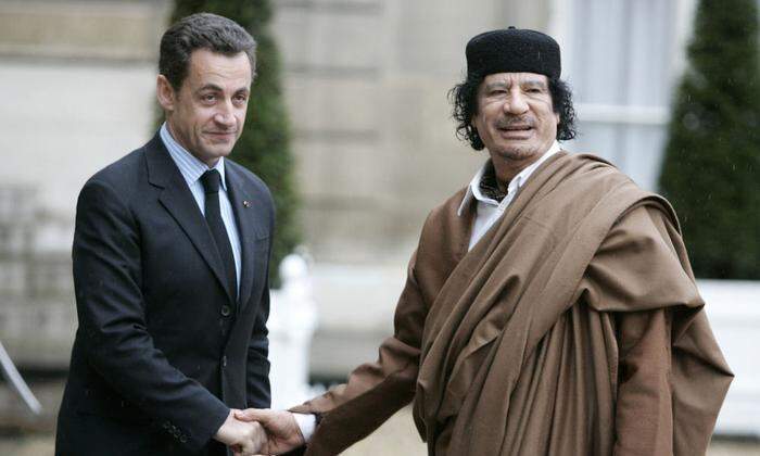 Aufnahme aus dem Jahr 2007, Sarkozy mit Gaddafi