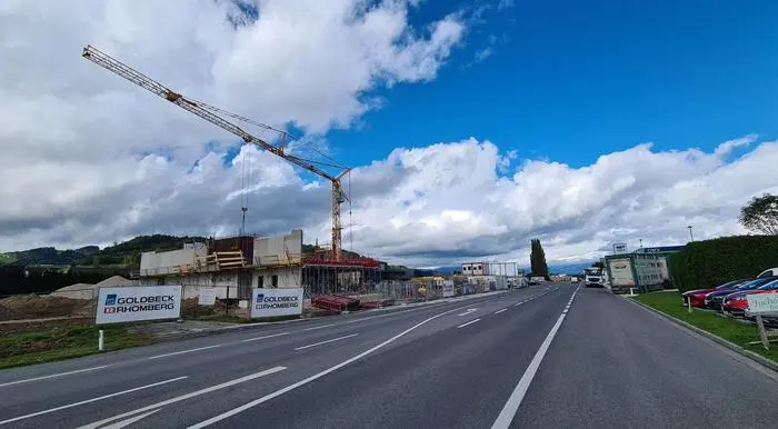 Gegenüber von der OMV-Tankstelle in Framrach bei St. Andrä wird gebaut