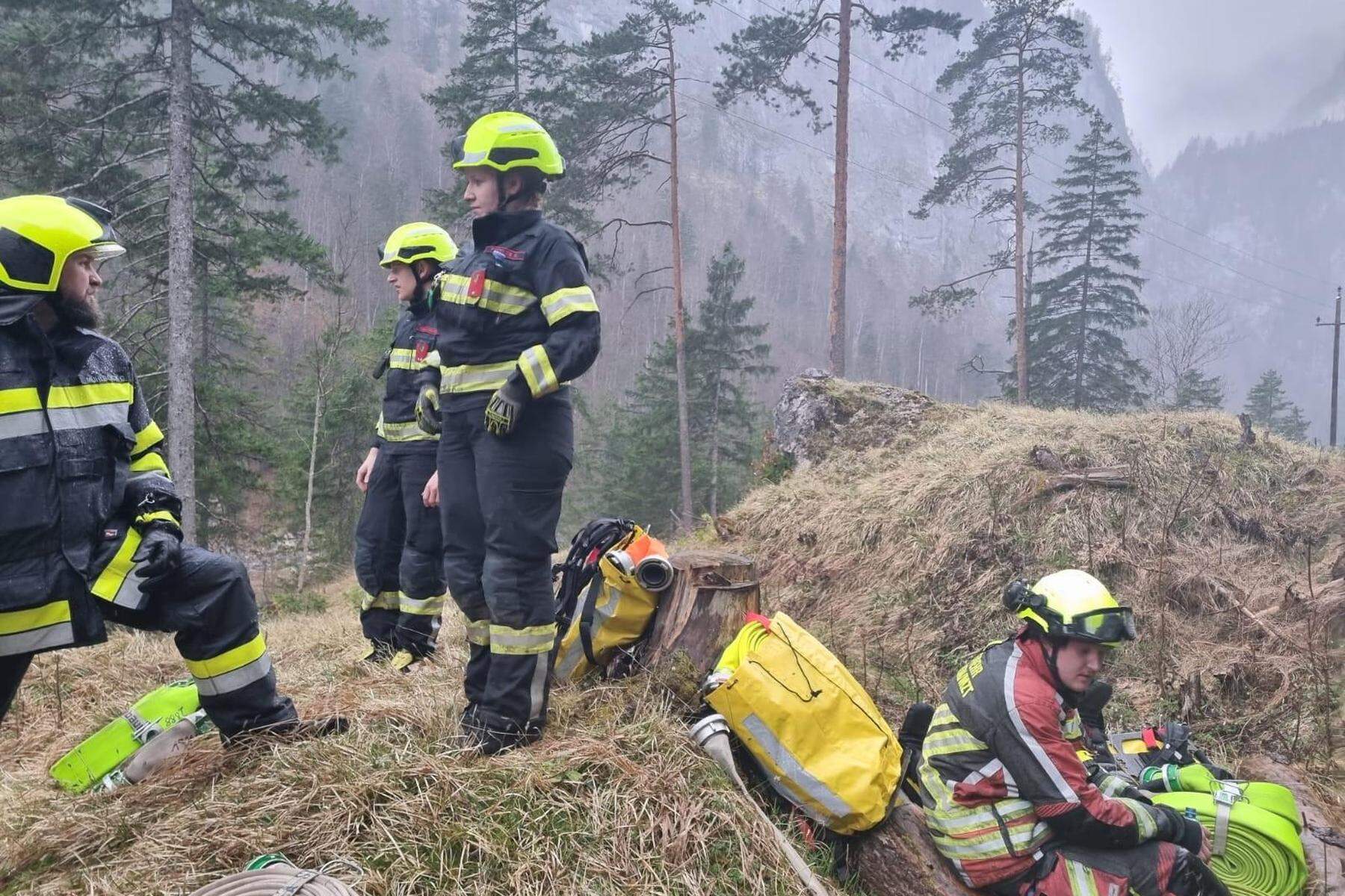 Waldbrand in Wildalpen: Waldbrand: Brucker Wehren halfen in Liezen