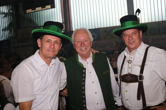 In Anwesenheit von zahlreichen Ehrenhut-Trägern sangen alle gemeinsam den "Steirischen Brauch", eine der heimlichen Landeshymnen der Steiermark.