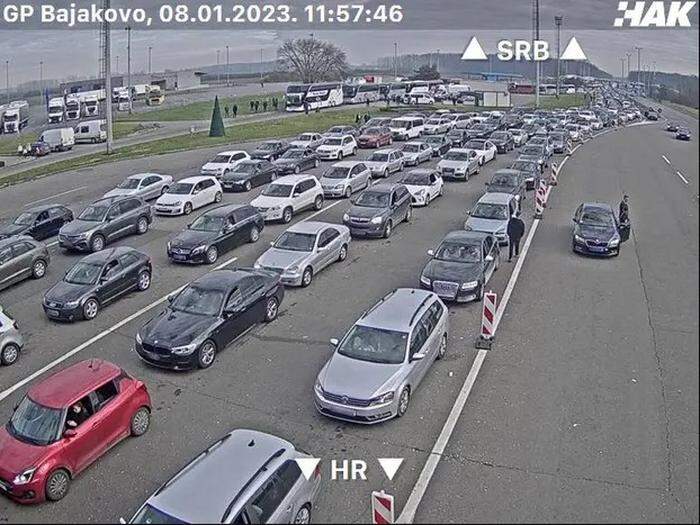 In Kroatien wartet man stundenlang, wie die Webcams der kroatischen Verkehrsüberwachung zeigen