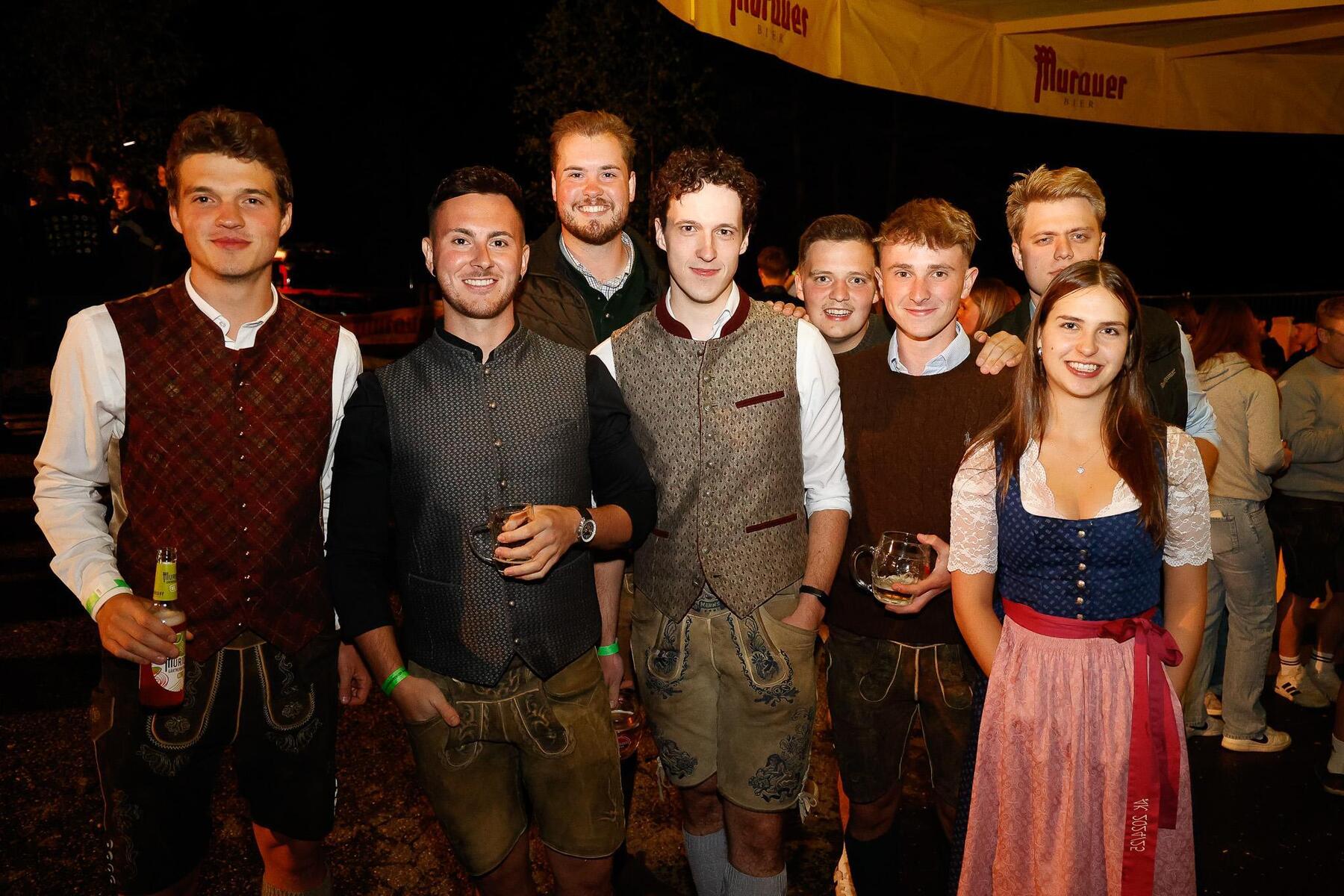 Fotos, Fotos, Fotos: Beste Stimmung beim Tanz in der Tenne