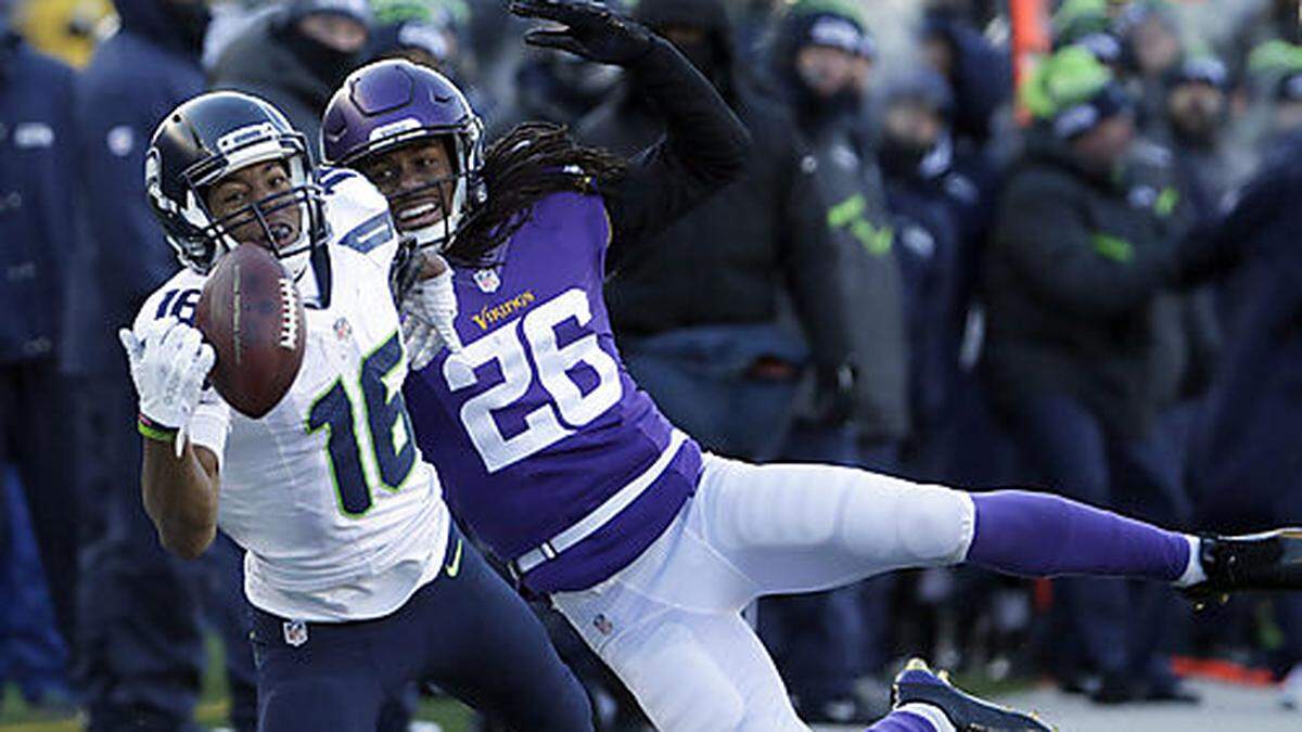 Tyler Lockett (links) hatte mit Seattle gegen Trae Waynes und die Vikings das bessere Ende für sich