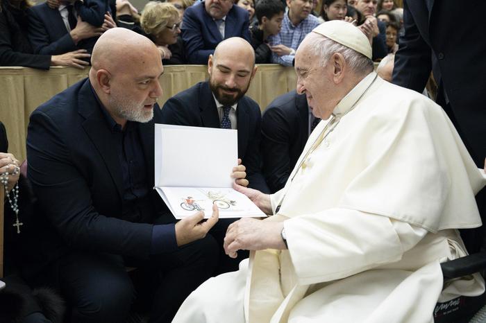 Mauro Pallotta mit Papst Franziskus