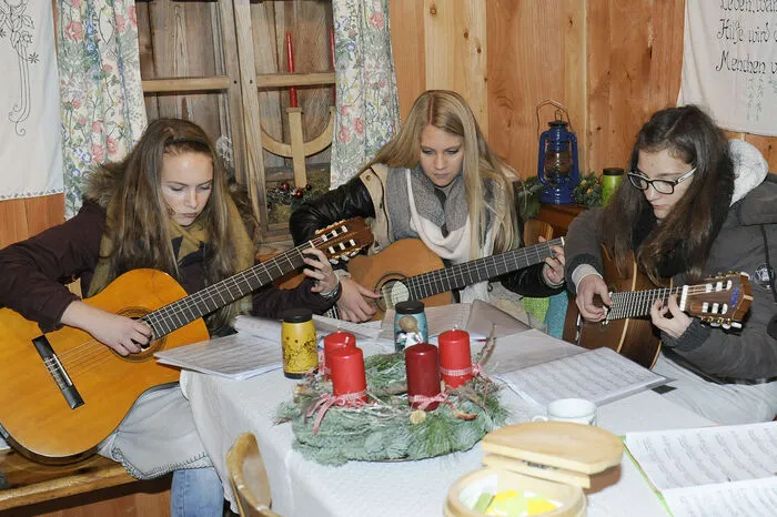 Gemeinsam Singen und sich auf Weihnachten einstimmen.
