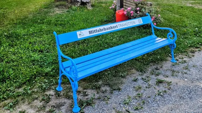 Wer am neuen Mitfahrbankerl Platz nimmt, signalisiert, eine Mitfahrgelegenheit in Richtung Stadtzentrum Deutschlandsberg zu benötigen