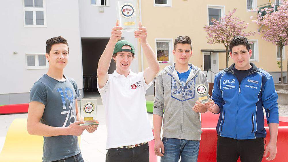 Von links:  Alexander Rachoi (2. Platz), Simon Cebul (1. Platz), Thomas Derhaschnig und Sandro Hanschitz (3. Platz) 