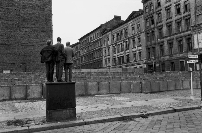 Henri Cartier-Bresson: West Berlin Wall, Germany, 1962