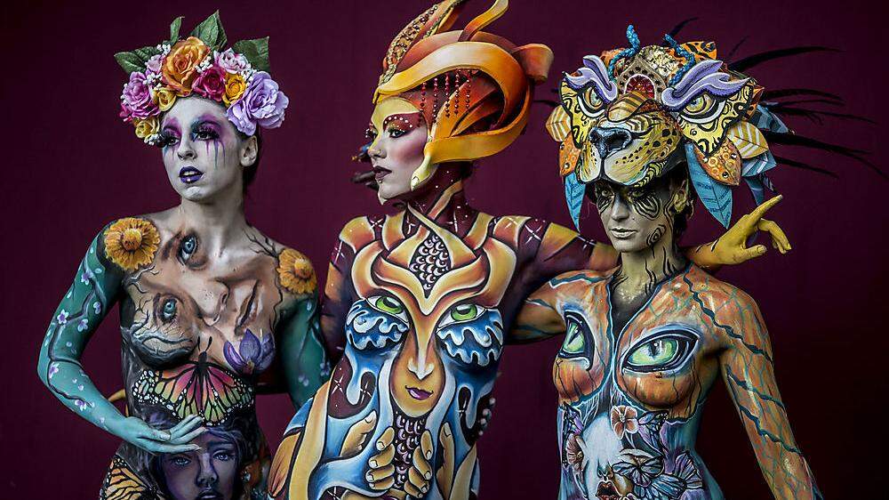 Das Kunstfestival ist am Freitag mit viel nackter Haut und endloser Kreativität der Künstler gestartet
