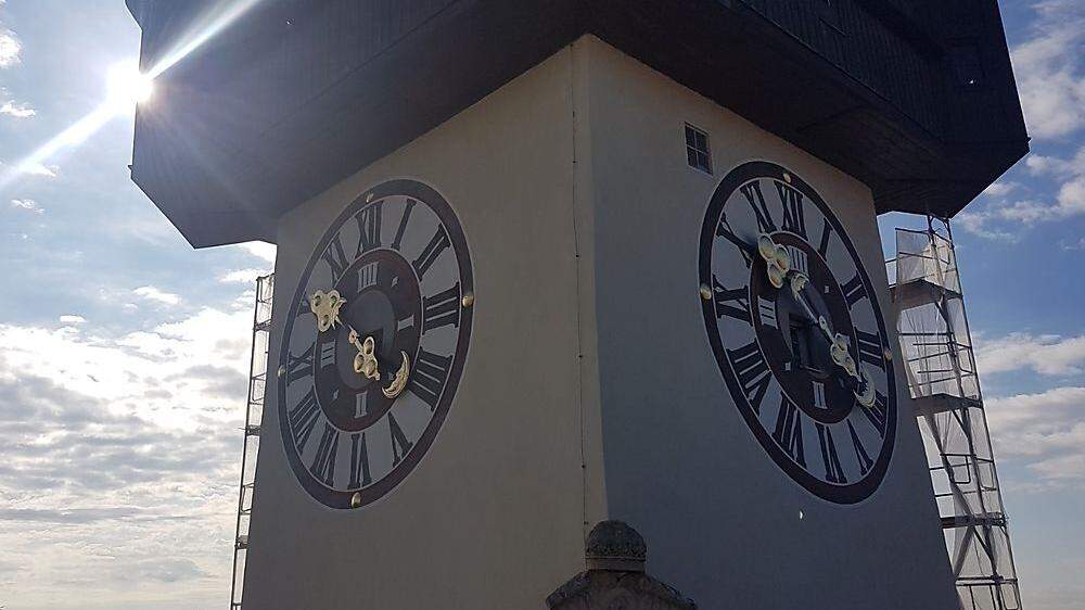 Ein Gerüst verstellt derzeit ein wenig den Blick auf den Grazer Uhrturm