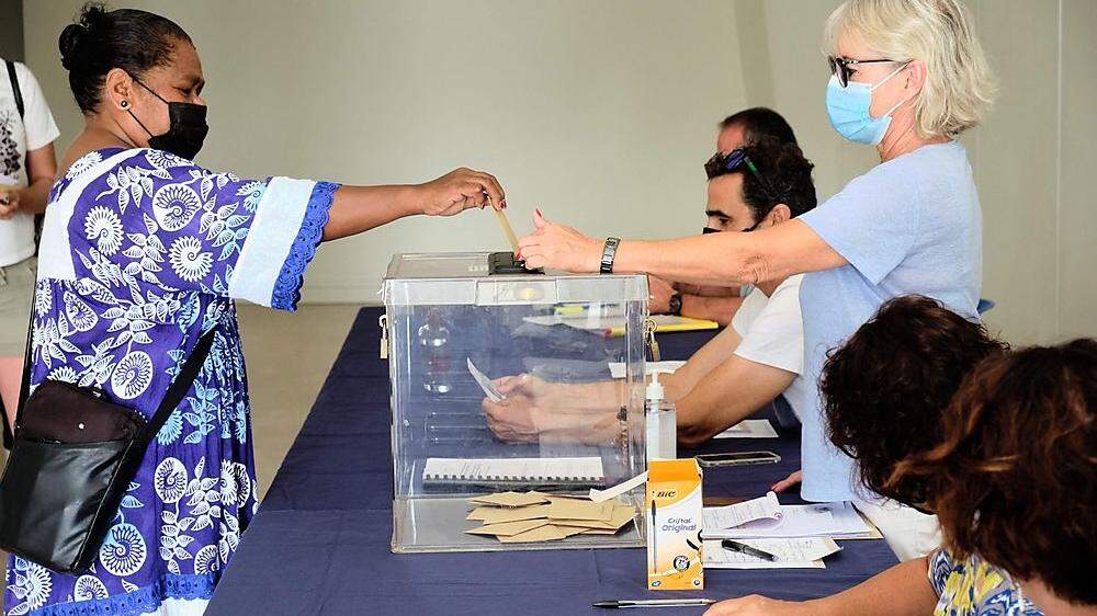nsgesamt sollen laut der französischen Botschaft in Neukaledonien bis 17 Uhr nur etwa 41 Prozent der Wahlberechtigten ihre Stimme abgegeben haben. 