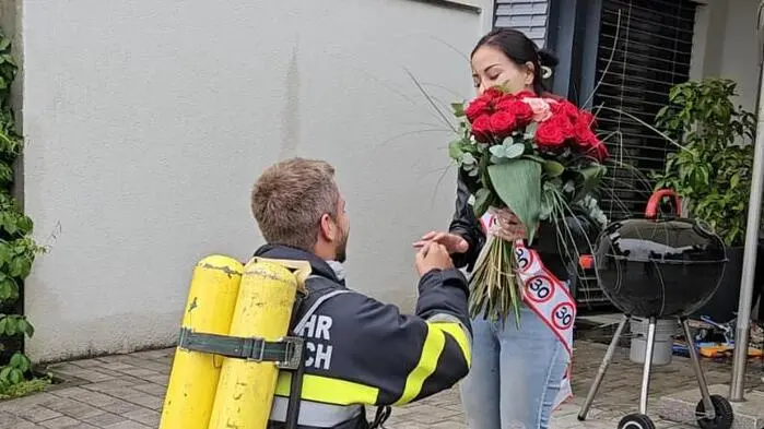 Adi Kahrimanovič machte seiner Lebensgefährtin Sarah Patricia Brunner bei ihrer 30er-Feier einen Heiratsantrag