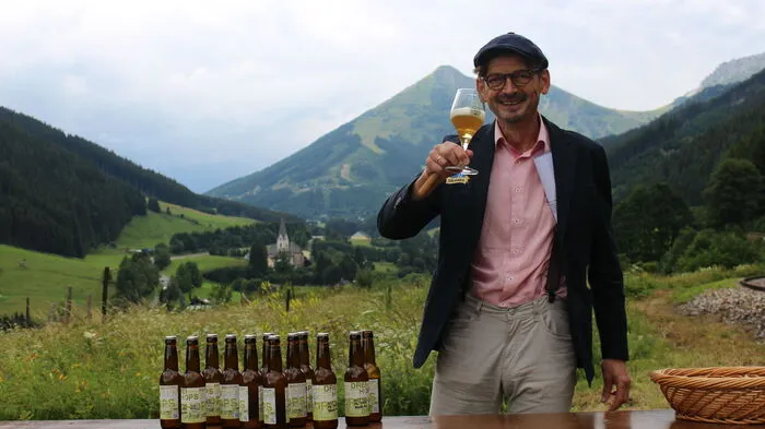 Die Bierverkostung wurde vom Braumeister Reini Schenkermaier geführt.