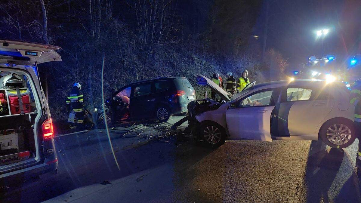 Auf der Waldbacherstraße und Vorauerstraße kollidierten Samstagnacht zwei Pkw