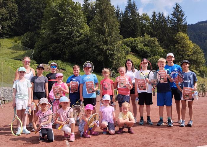Vier lehrreiche Tage verbrachten 20 Kinder am Palfauer Tennisplatz